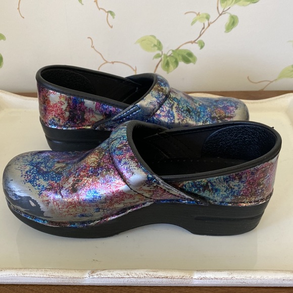 Danksko Women’s Professional Comfort Support Clogs Metallic Patent. US 7.5-8 - Picture 2 of 12